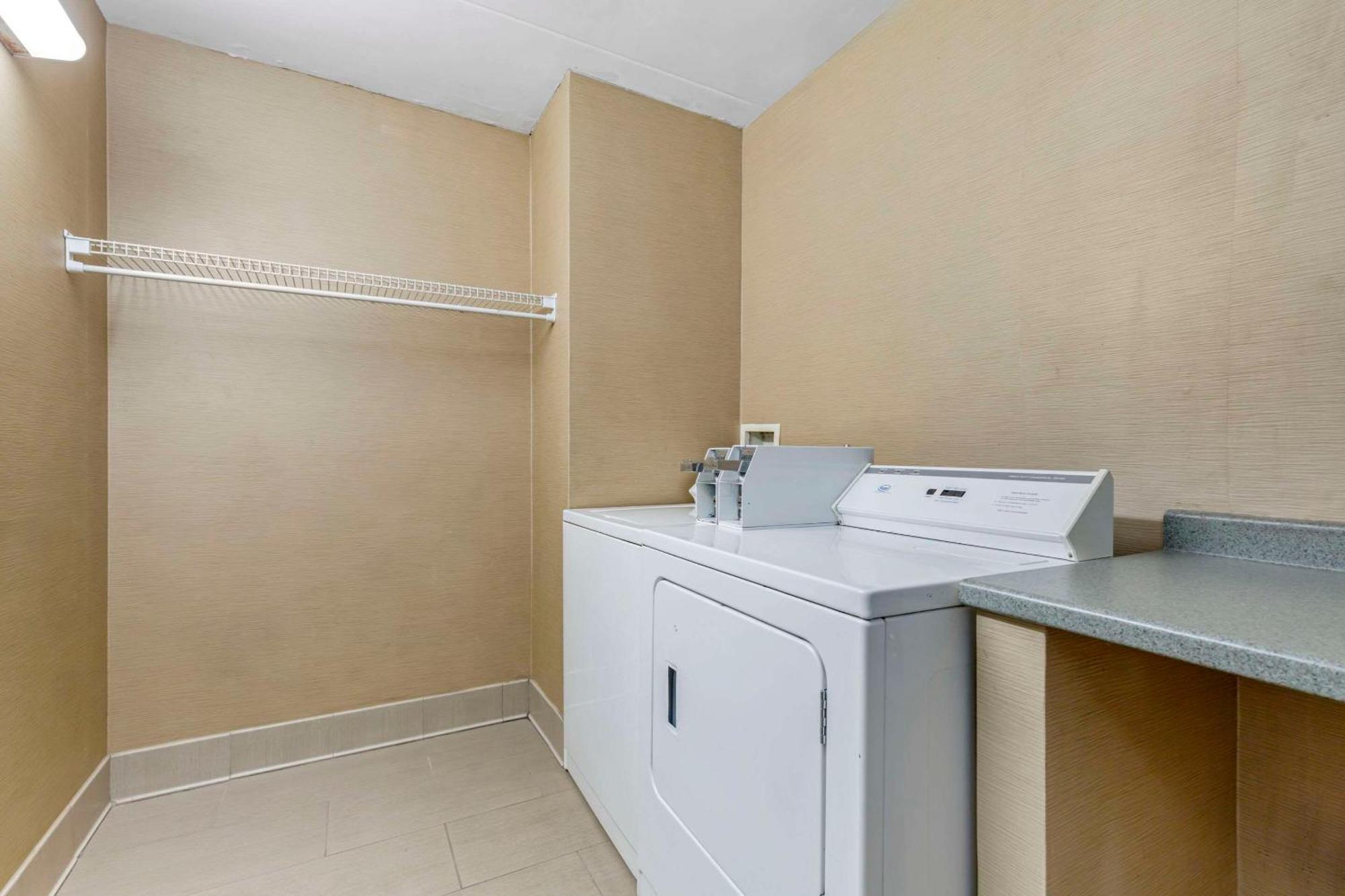 Comfort Inn Herndon-Reston Exteriör bild